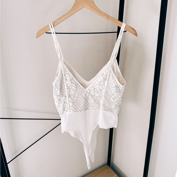 Tobi Lace bodysuit - Picture 2 of 3